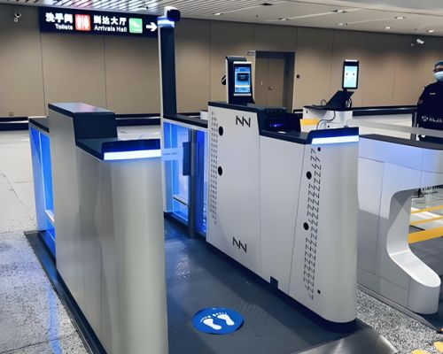 Caracteristicas de los pasillos motorizados peatonales para control de acceso en aeropuerto